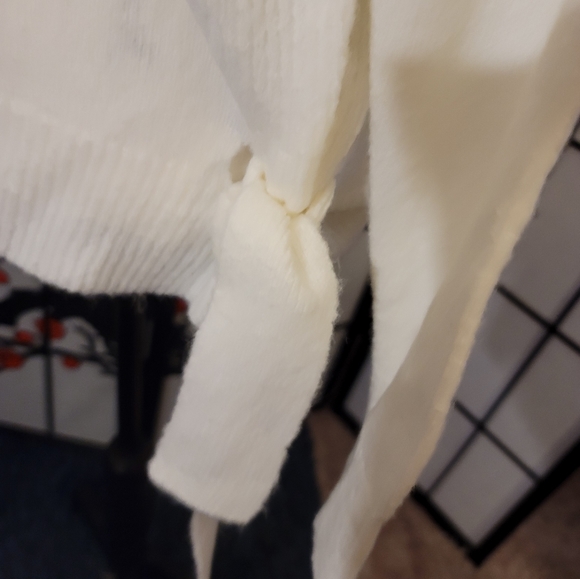 NEW TAGS ON "HOOKED UP BY I.O.T. SOFT FUZZY LADIES KNIT CARDIGAN - Picture 4 of 12